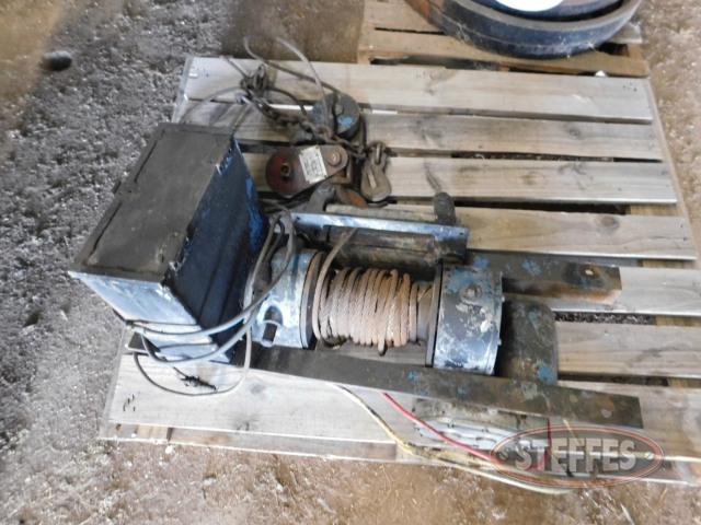 Approx. 4 ton cable winch, 